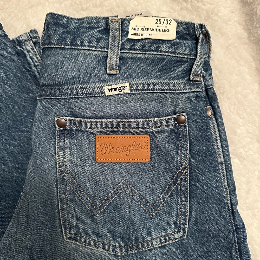 Wrangler Worldwide Mid Rise Wide Leg Jeans